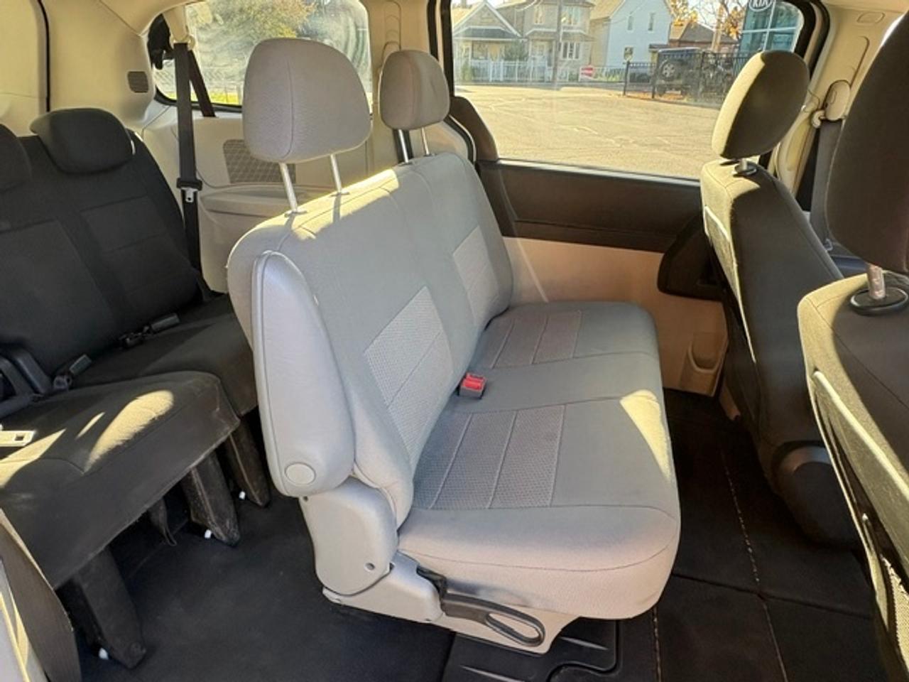 2009 Dodge Grand Caravan SE ONLY 49,000KM-1 OWNER-CERTIFIED-7 PASSENGER! Photo