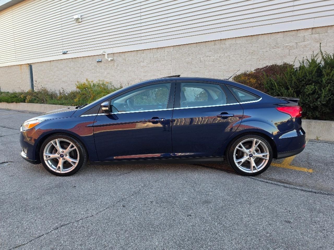 2016 Ford Focus Titanium ONLY 75KM-LEATHER-ROOF-NAVI-CAM-2 SETS WHEELS Photo