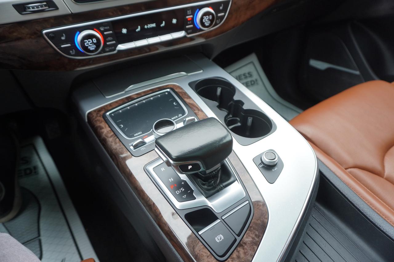 2018 Audi Q7 ONE OWNER / NO ACCIDENTS / TECHNIK / VERY CLEAN / LUXURIOUS Photo