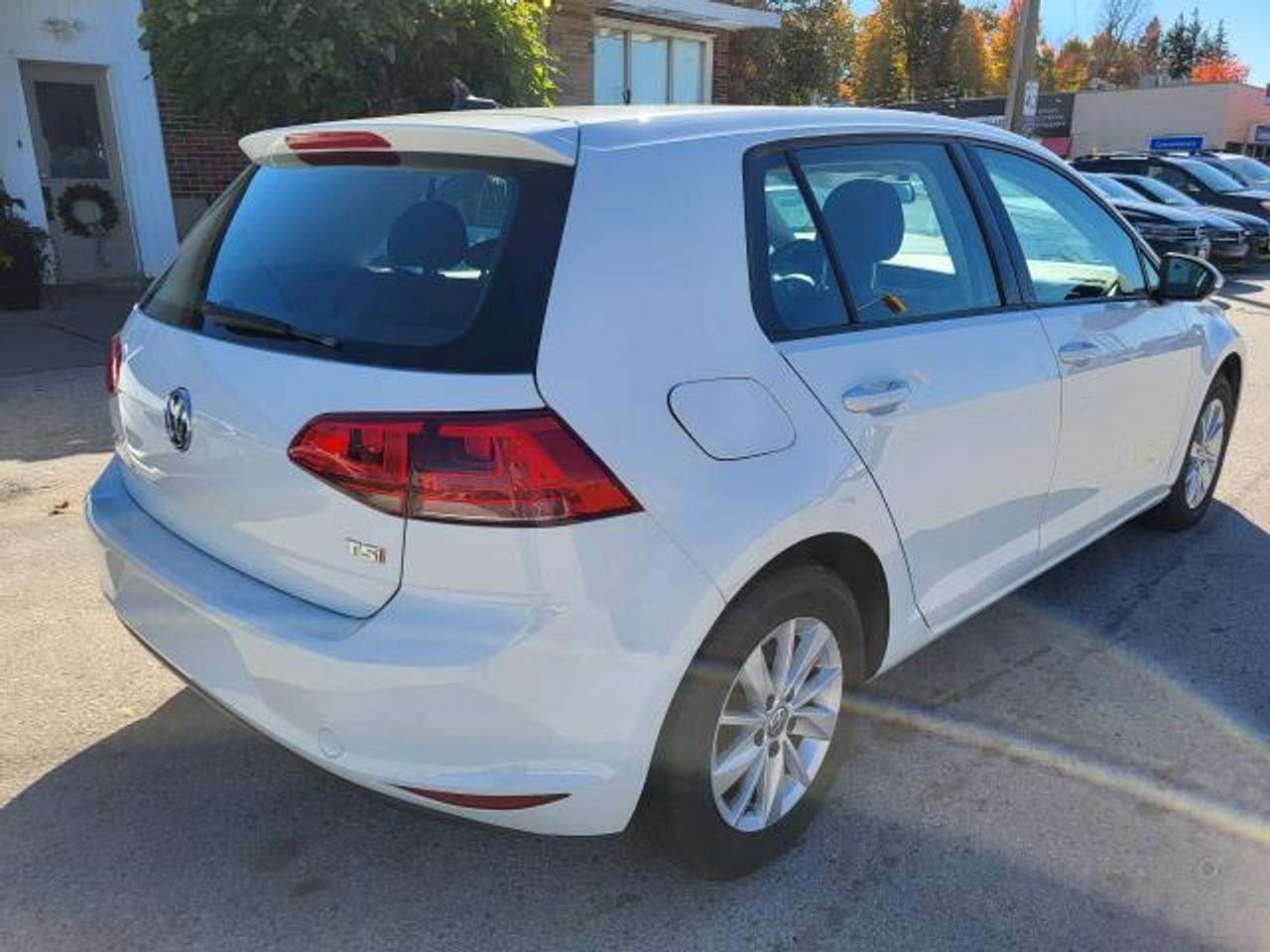 2016 Volkswagen Golf TRENDLINE Photo