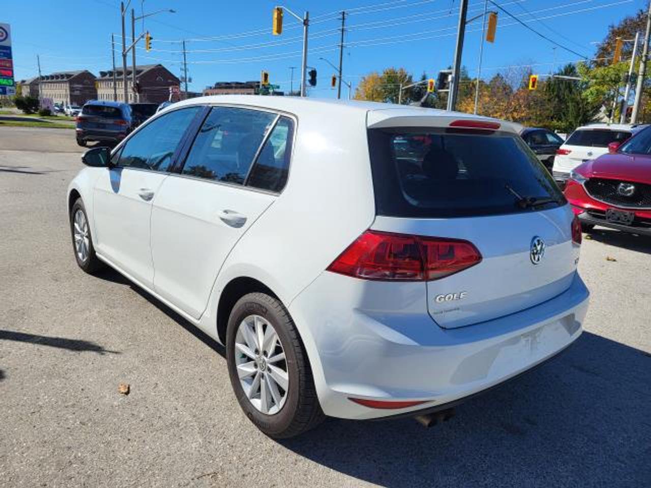 2016 Volkswagen Golf TRENDLINE Photo