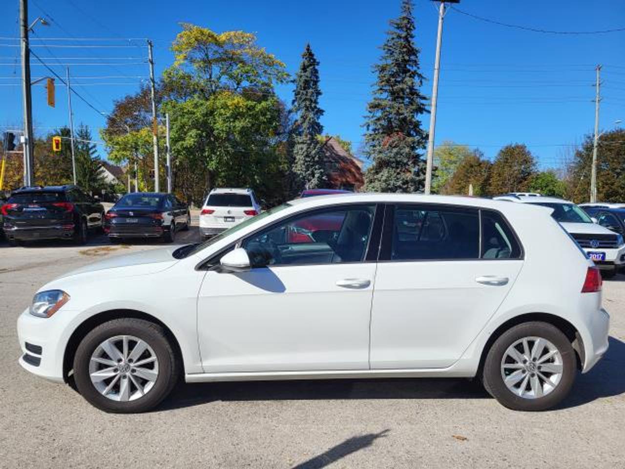 2016 Volkswagen Golf TRENDLINE Photo