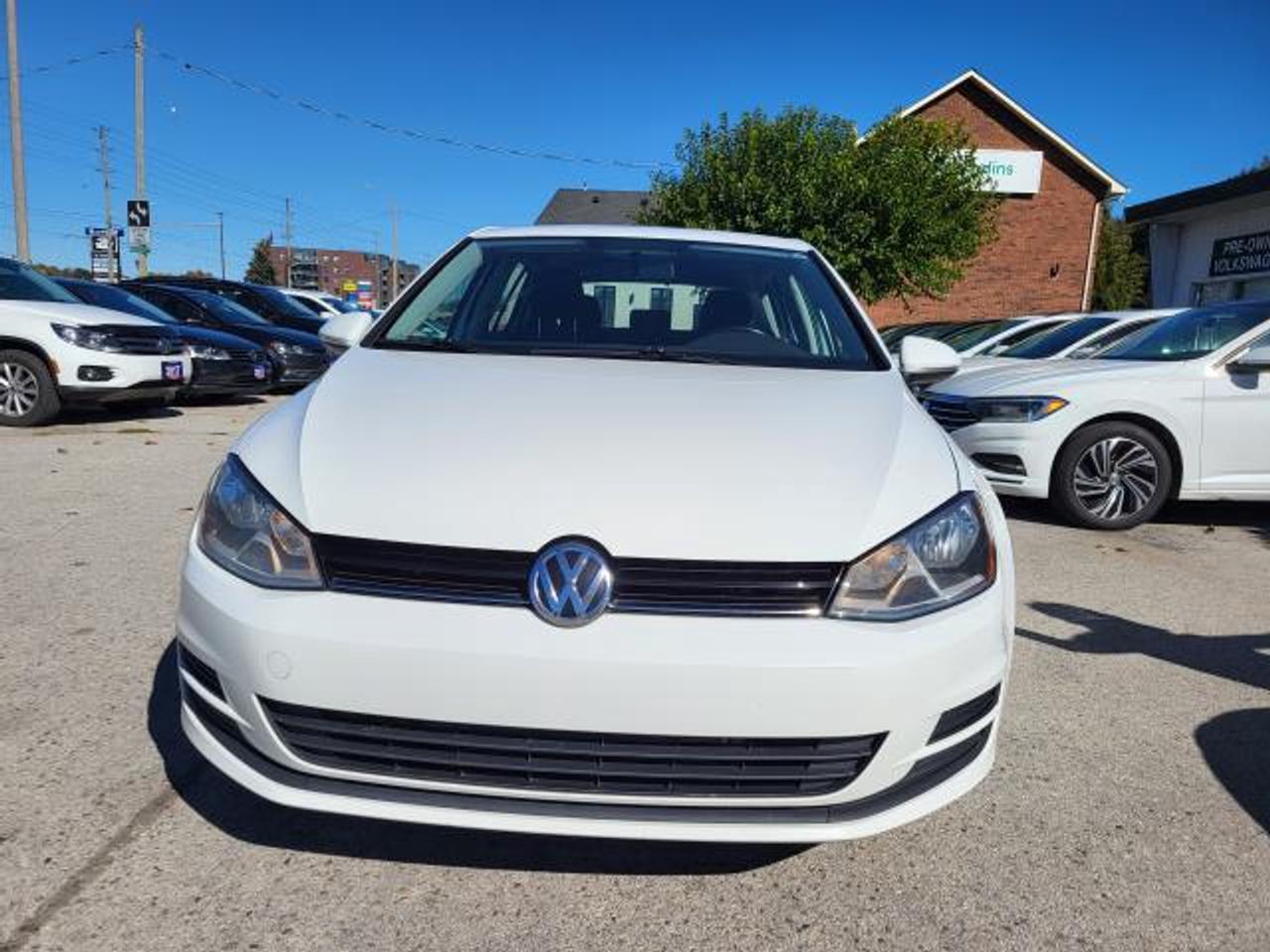 2016 Volkswagen Golf TRENDLINE Photo