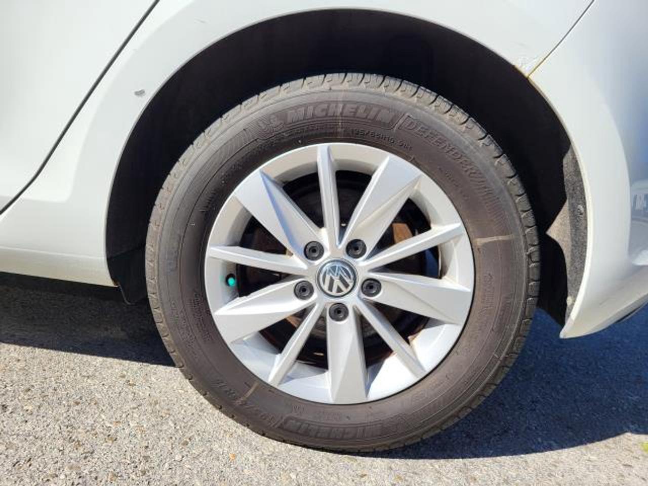 2016 Volkswagen Golf TRENDLINE Photo