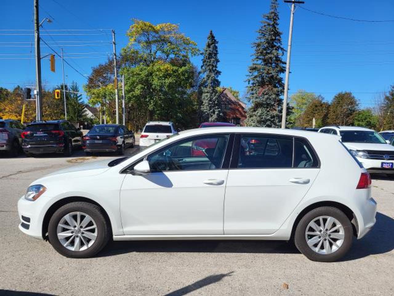 2016 Volkswagen Golf TRENDLINE Photo