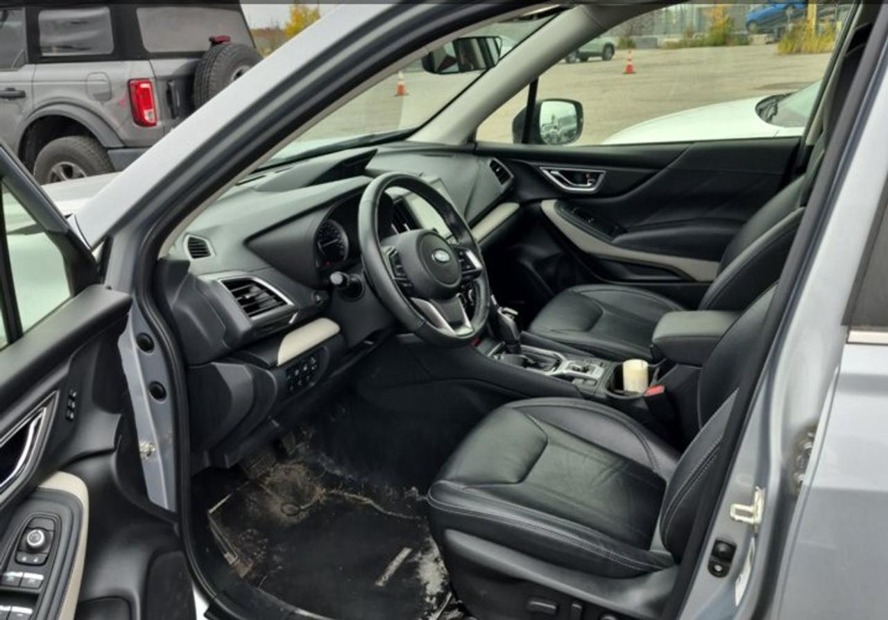 2022 Subaru Forester Limited AWD | Leather | Sunroof | Nav | Heated Wheel + seats | and More ! Photo