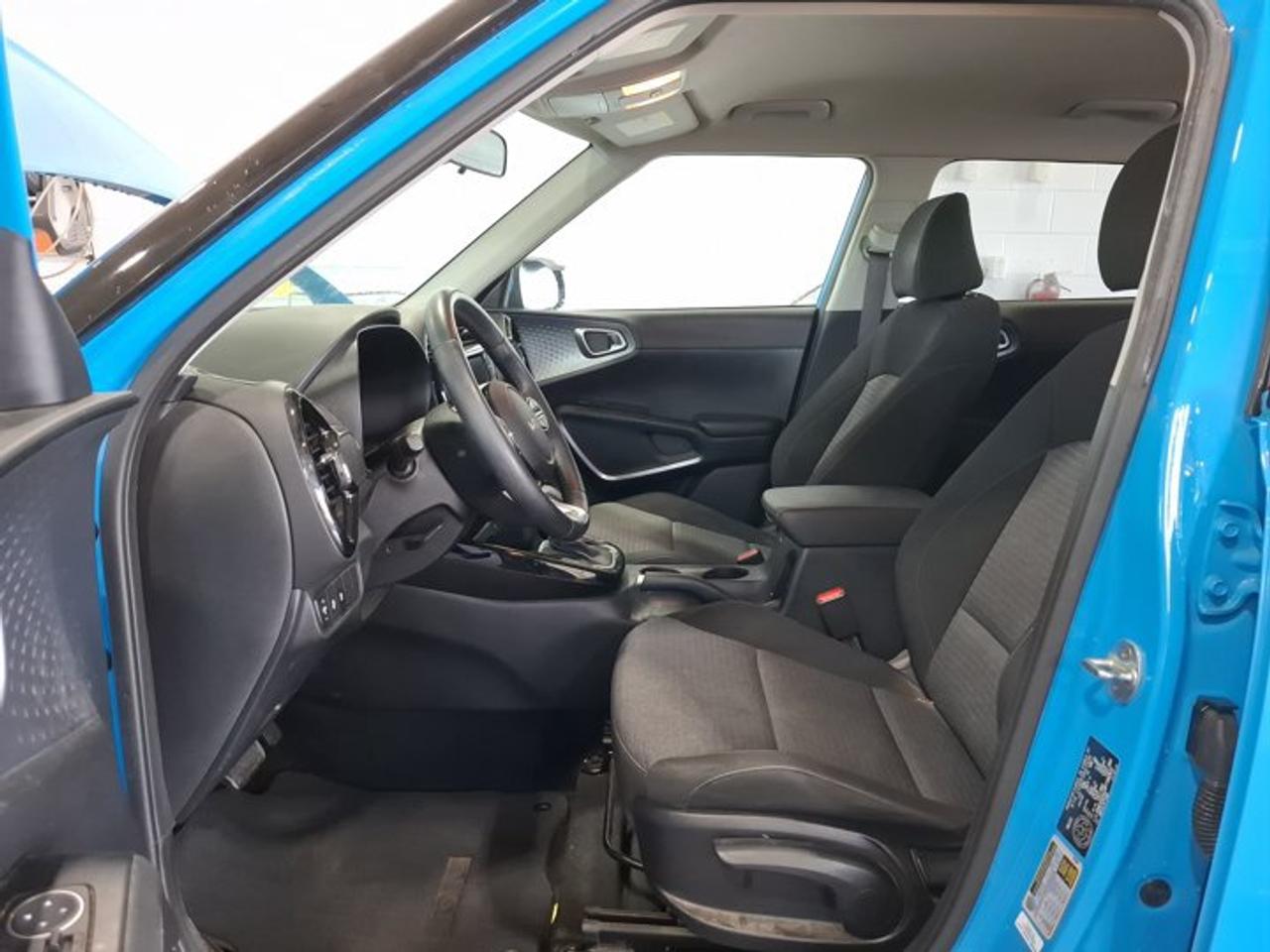 2023 Kia Soul EX | Heated Seats + Steering | Blind Spot Monitor | Reverse Camera | Carplay + Android Auto & More ! Photo