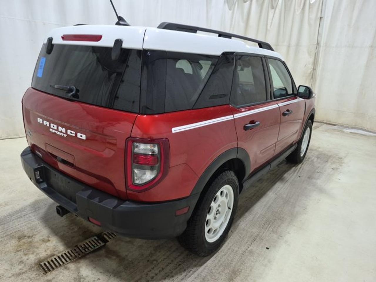 2024 Ford Bronco Sport Heritage 4WD | Moonroof | Heated Seats | Co-Pilot 360 | Remote Start | Wireless Charger | and More ! Photo