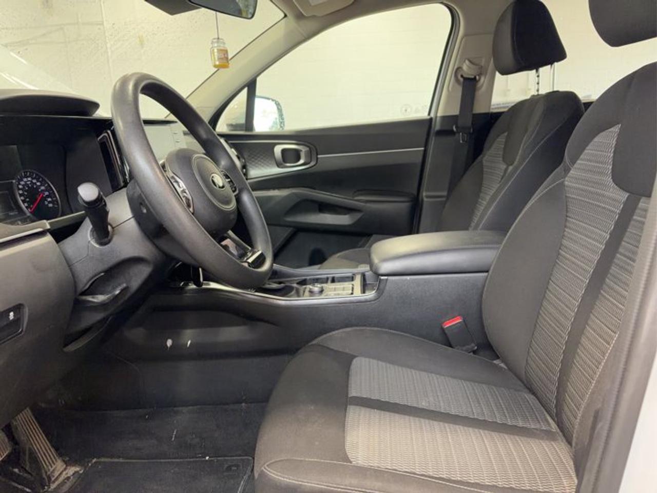 2021 Kia Sorento LX AWD | 7 Passenger | Heated Seats | Rearview Monitor | Lane Departure | Carplay + Android and More Photo2