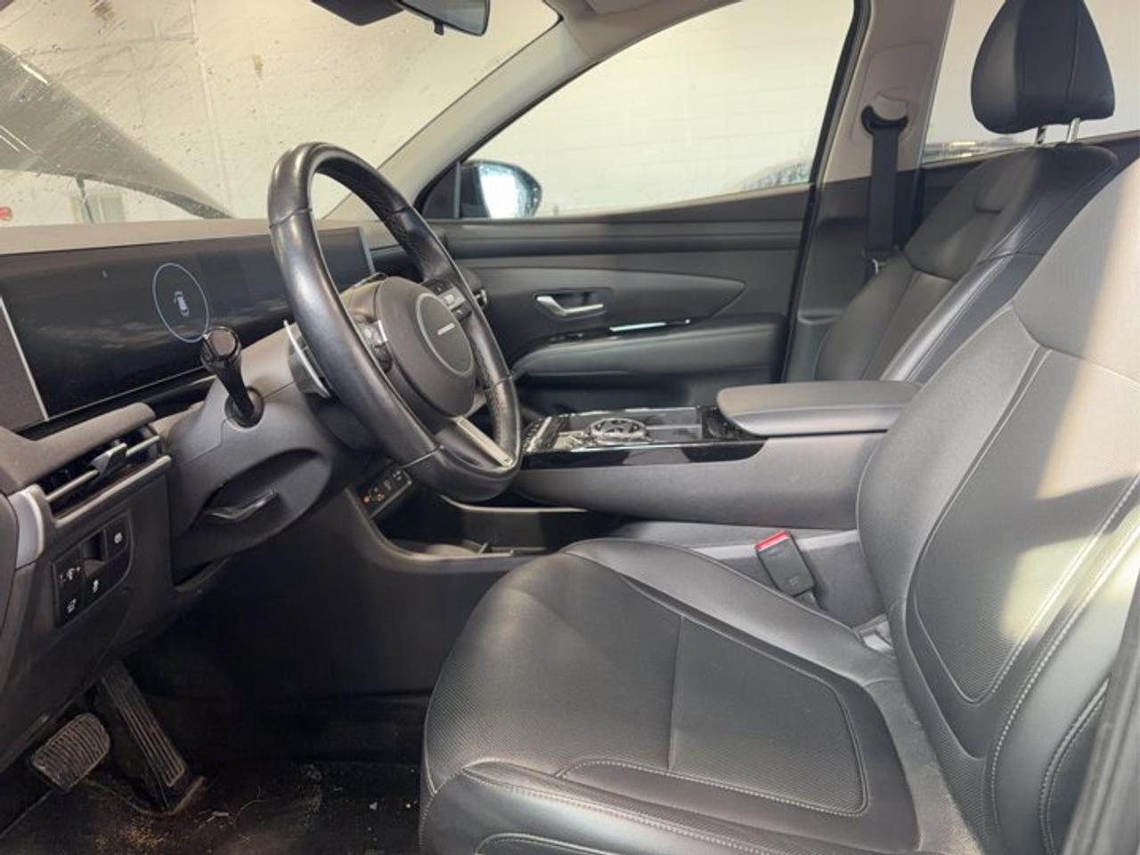 2025 Hyundai Tucson Preferred w/Trend AWD | Leather | Sunroof | Heated Seats + Steering | BSM | Power Liftgate and More! Photo2