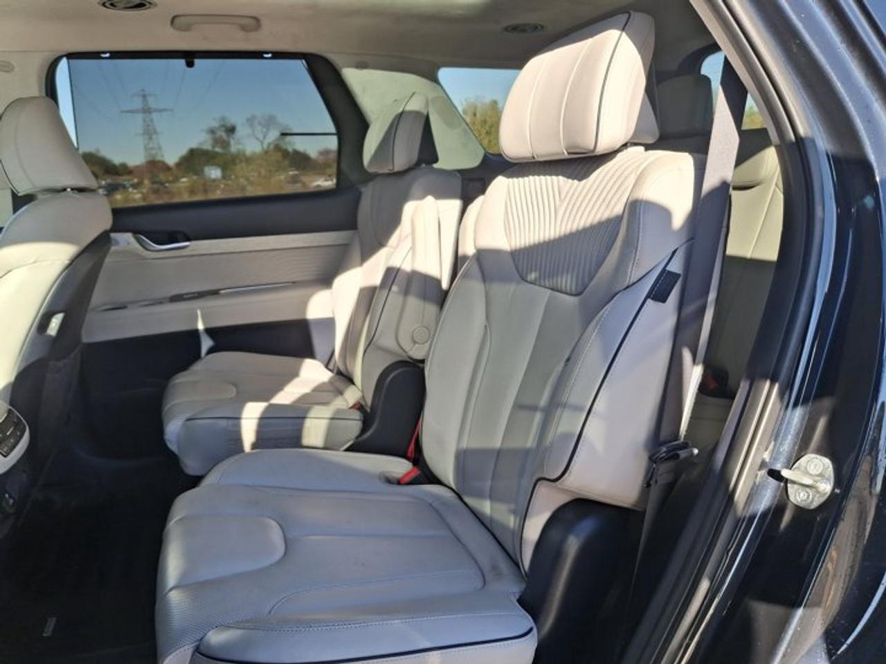 2024 Hyundai PALISADE Ultimate Calligraphy AWD | 7 Passenger | Leather | Dual Sunroof | Heated Seats + Steering and More ! Photo