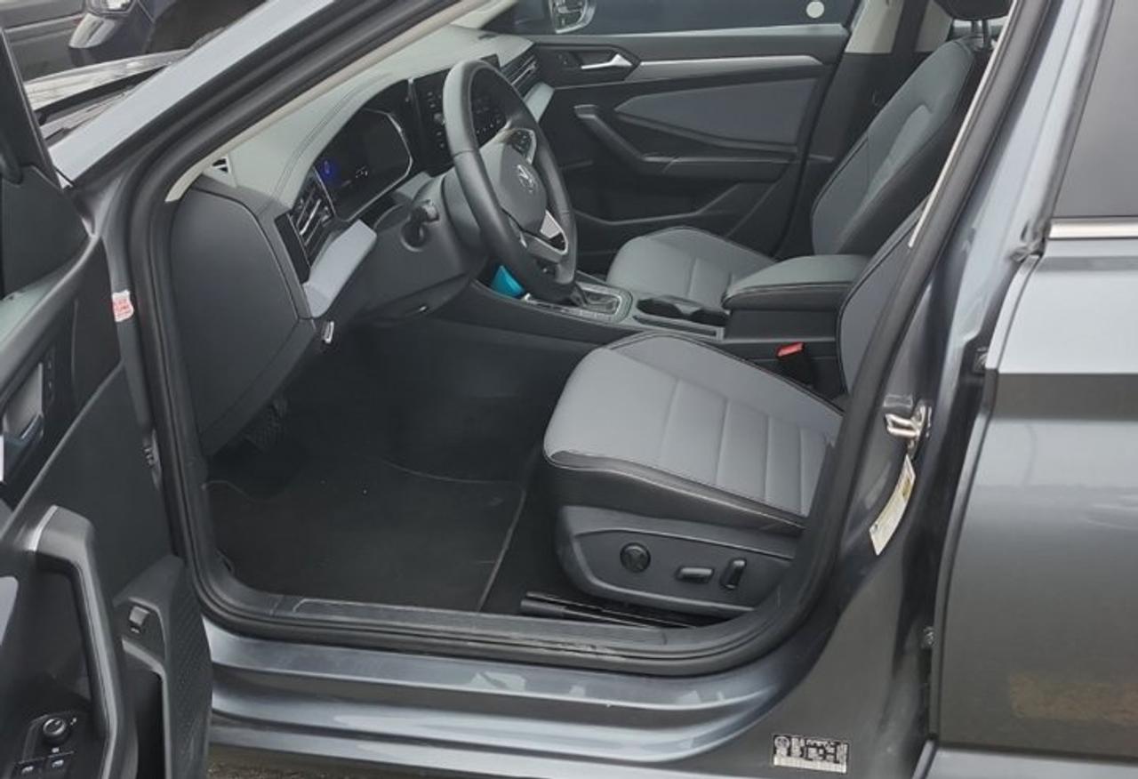 2025 Volkswagen Jetta Comfortline | Leather | Heated Wheel + Seats | Adaptive Cruise | Remote Start | Power Seat and More! Photo2