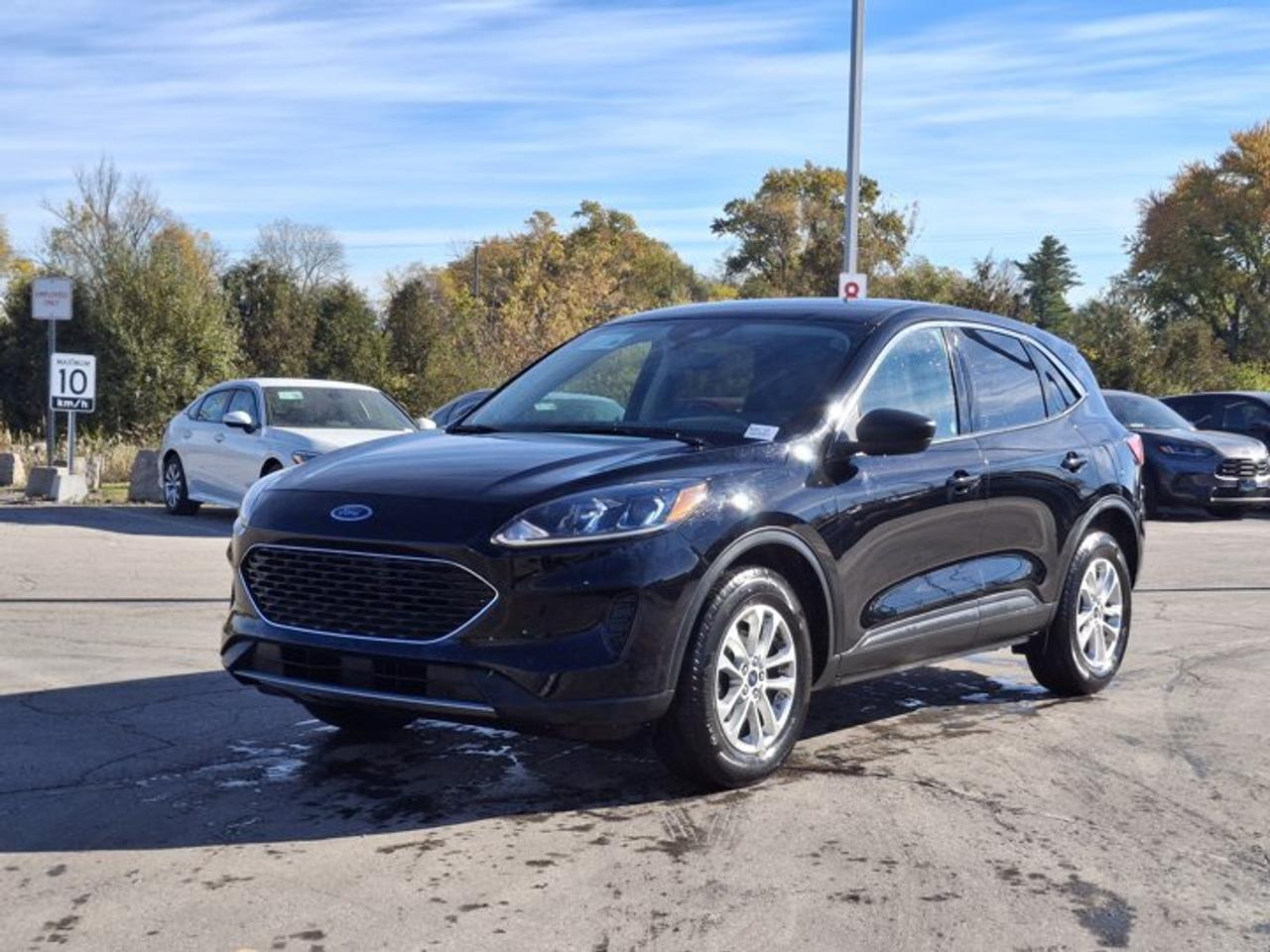 2022 Ford Escape SE AWD | Heated Seats + Steering | Power Liftgate | Remote Start | CarPlay + Android | and More ! Photo0
