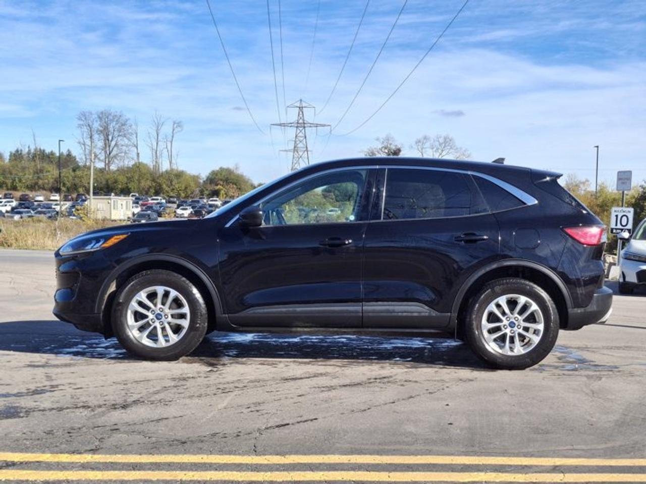 2022 Ford Escape SE AWD | Heated Seats + Steering | Power Liftgate | Remote Start | CarPlay + Android | and More ! Photo5