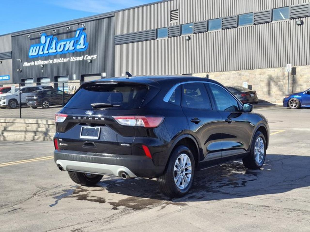 2022 Ford Escape SE AWD | Heated Seats + Steering | Power Liftgate | Remote Start | CarPlay + Android | and More ! Photo