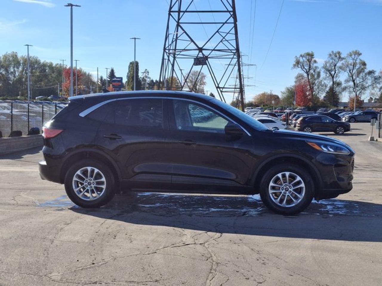 2022 Ford Escape SE AWD | Heated Seats + Steering | Power Liftgate | Remote Start | CarPlay + Android | and More ! Photo