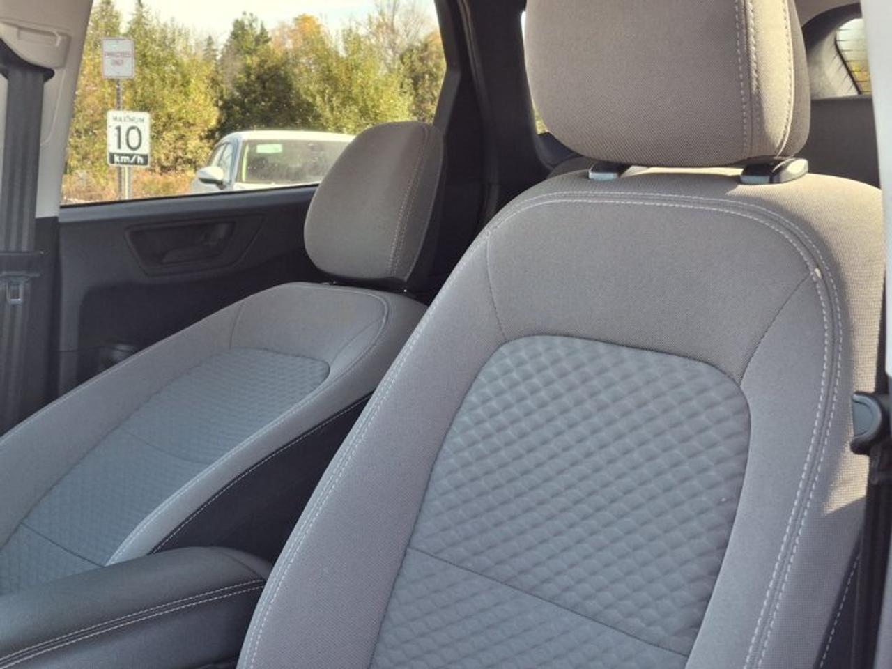 2022 Ford Escape SE AWD | Heated Seats + Steering | Power Liftgate | Remote Start | CarPlay + Android | and More ! Photo