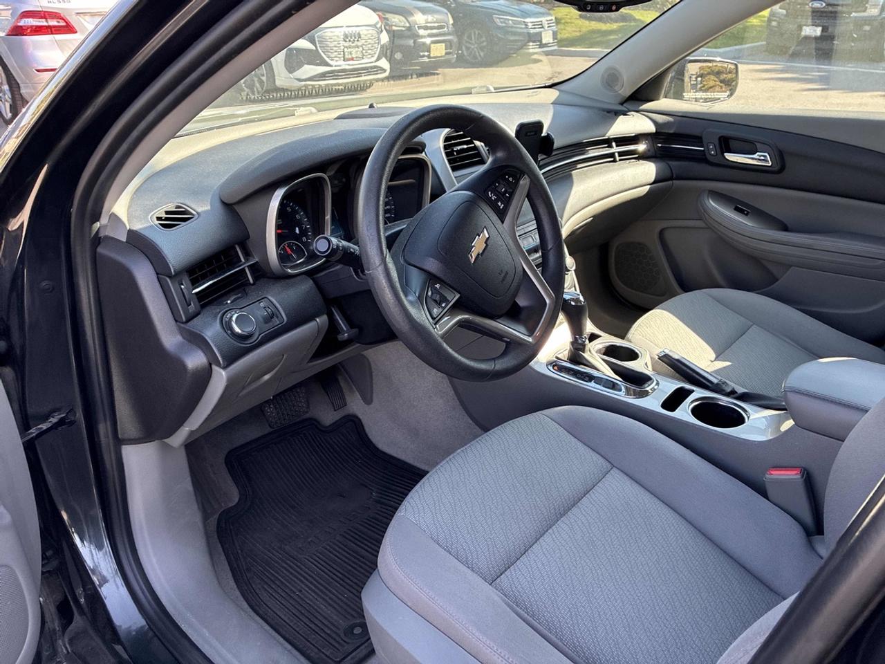2014 Chevrolet Malibu LS - NO ACCIDENTS - ONE OWNER Photo1