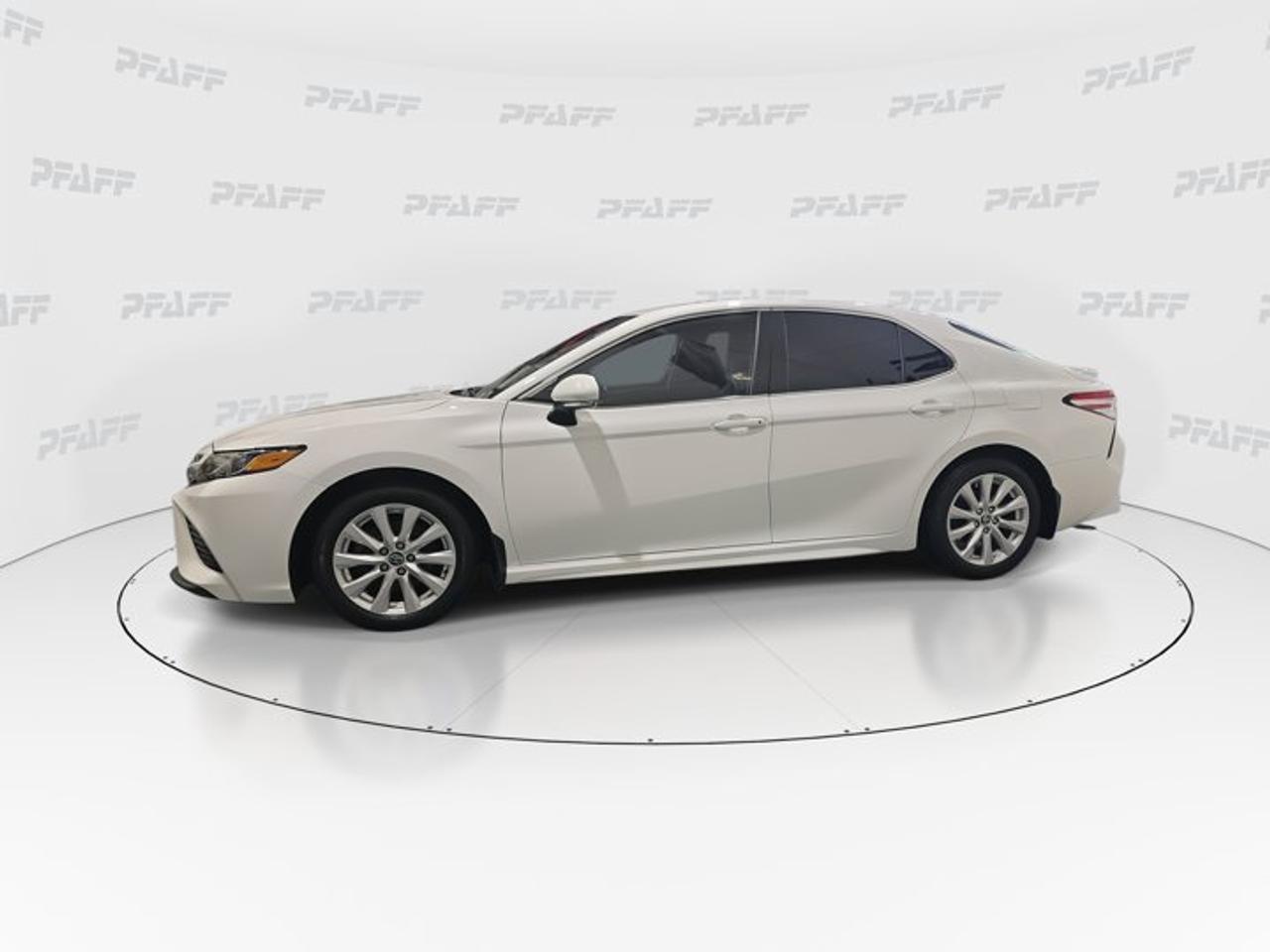 2020 Toyota Camry SE Photo