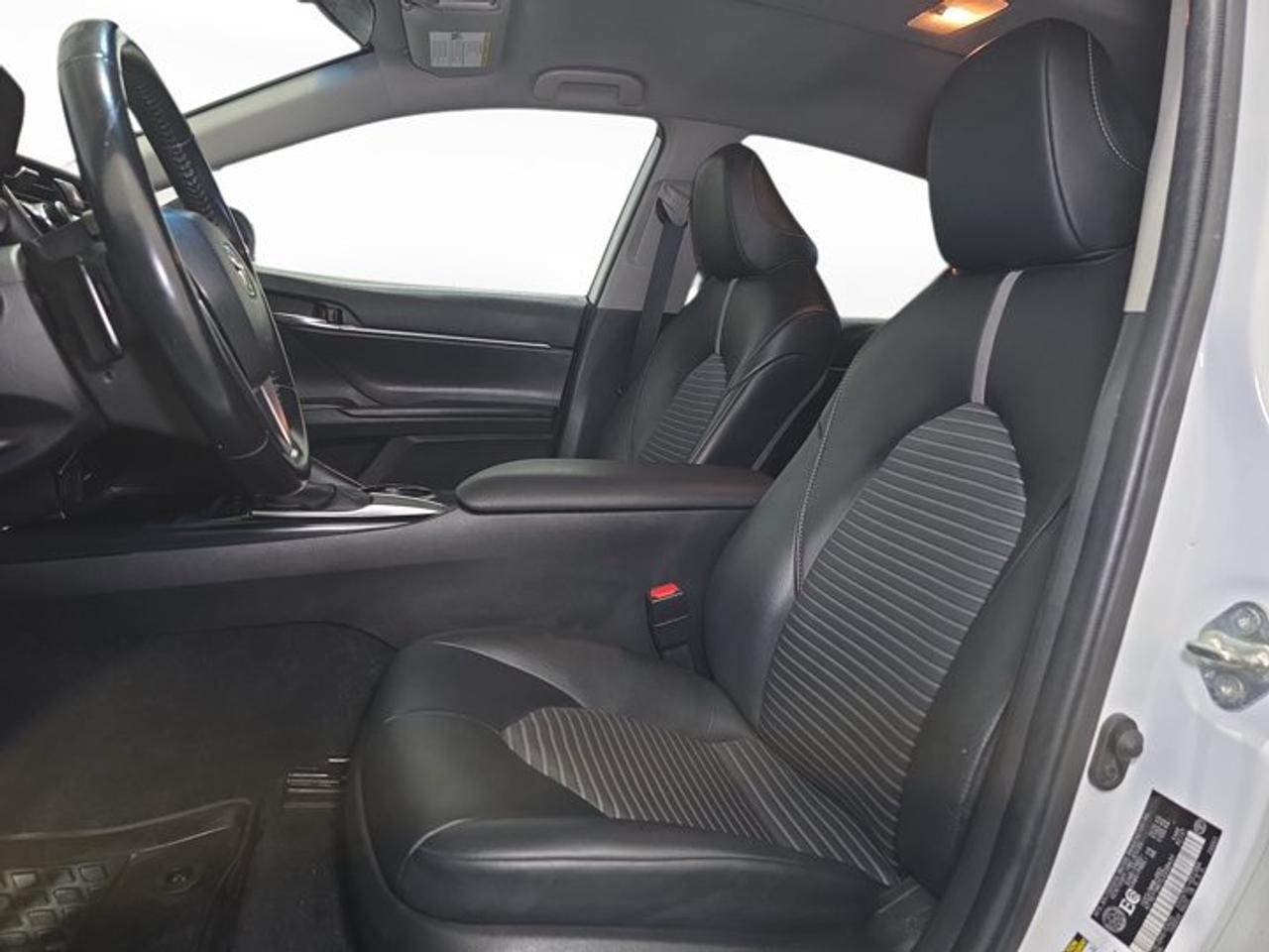 2020 Toyota Camry SE Photo