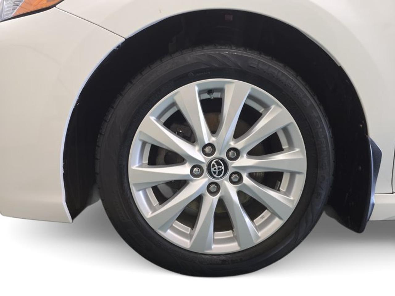 2020 Toyota Camry SE Photo