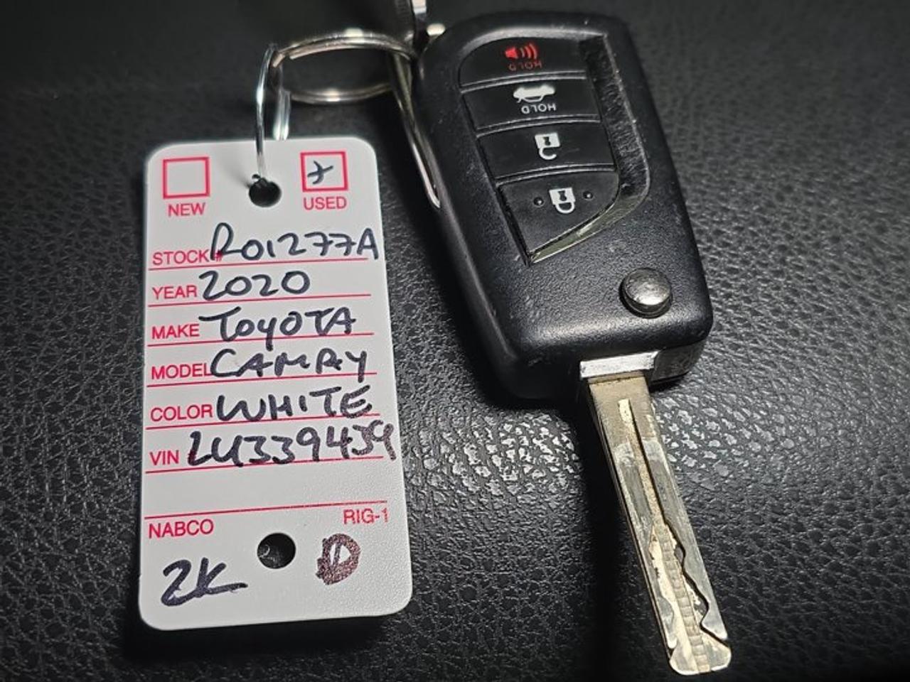 2020 Toyota Camry SE Photo
