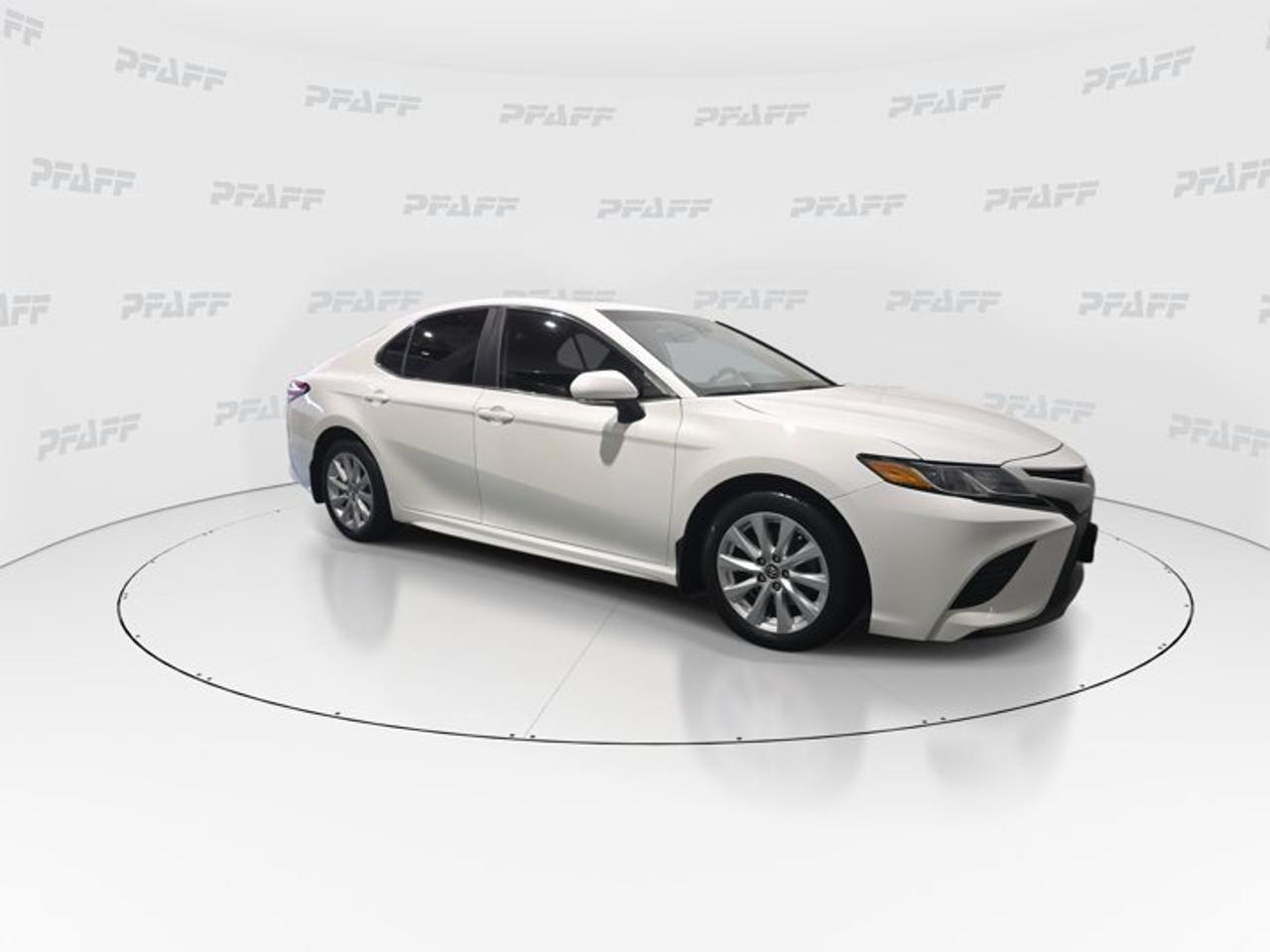 2020 Toyota Camry SE Photo