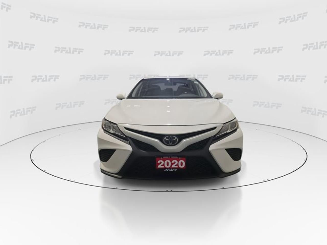 2020 Toyota Camry SE Photo