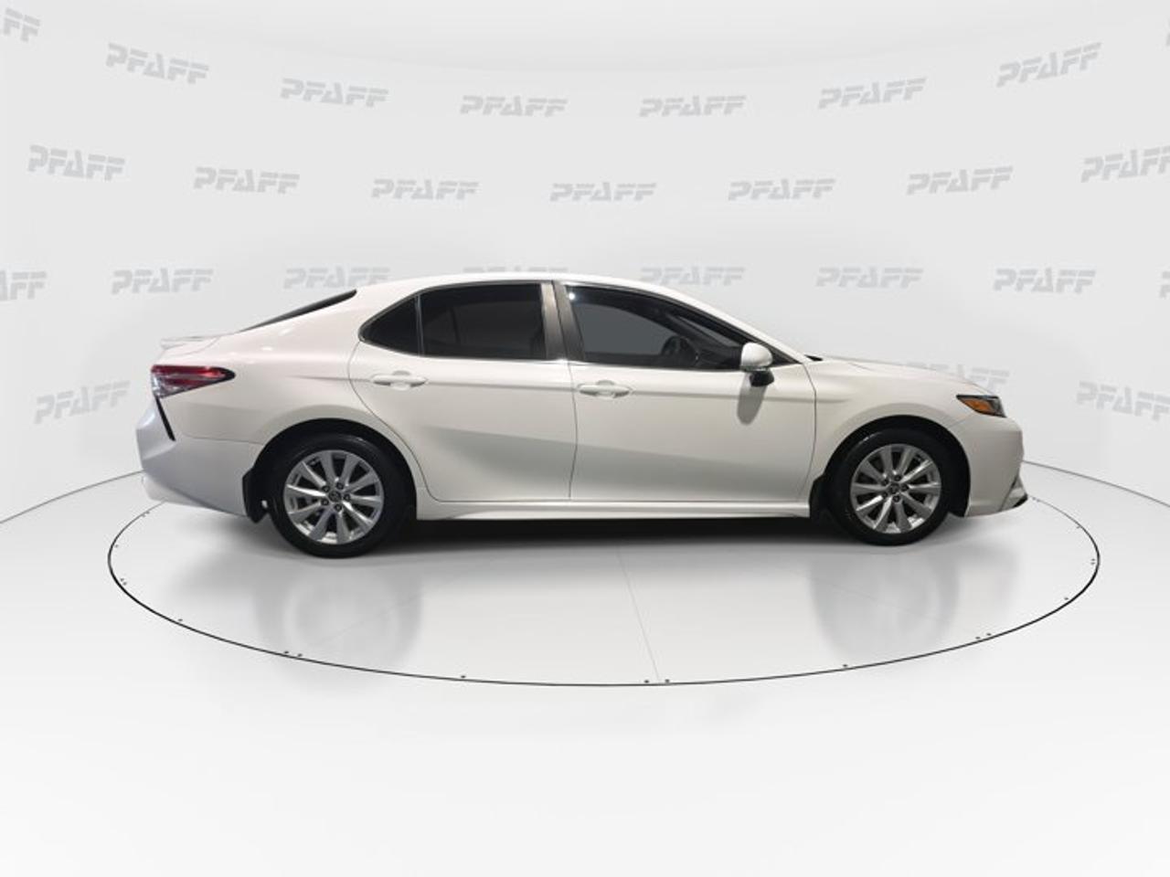 2020 Toyota Camry SE Photo