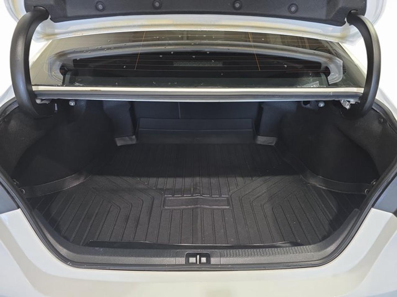 2020 Toyota Camry SE Photo