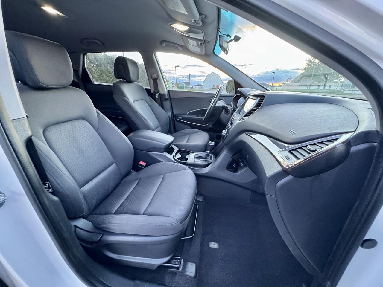 2017 Hyundai Santa Fe XL Premium Photo