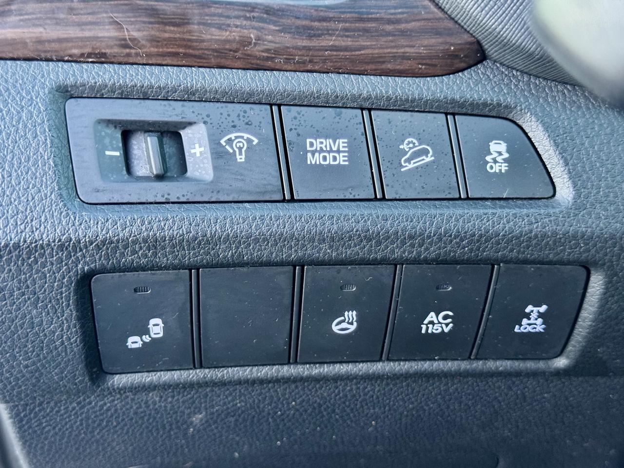 2017 Hyundai Santa Fe XL Premium Photo