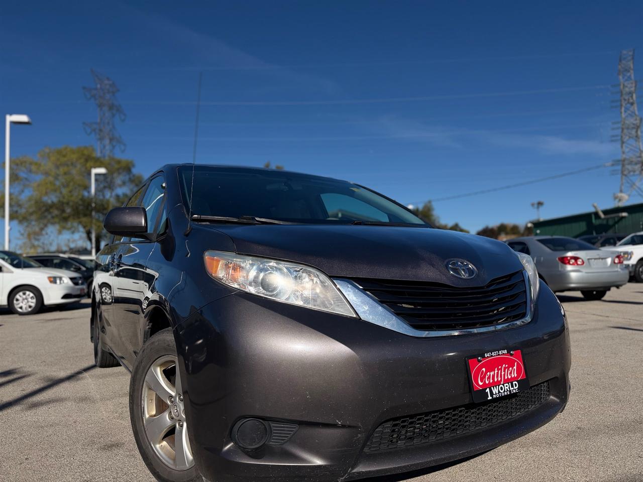 2013 Toyota Sienna LE Photo5