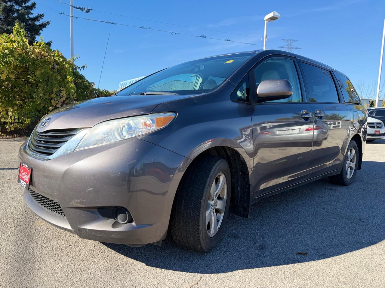 2013 Toyota Sienna LE Photo2