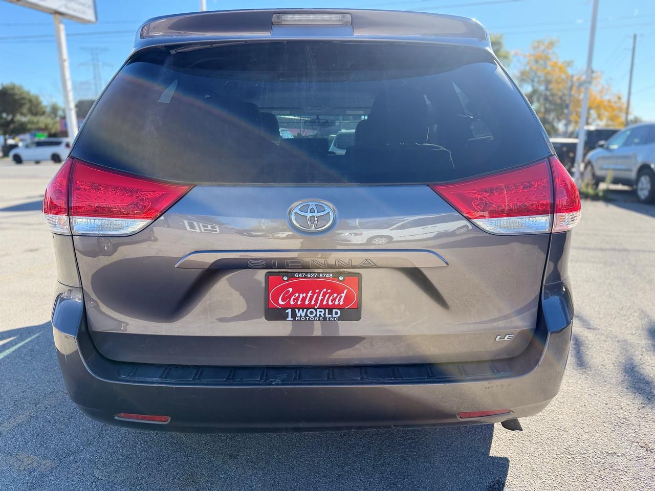 2013 Toyota Sienna LE Photo4