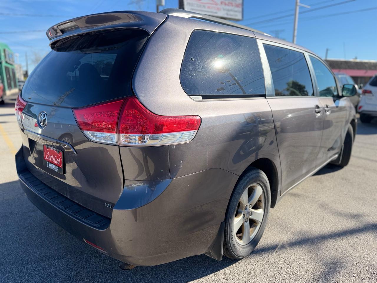 2013 Toyota Sienna LE Photo