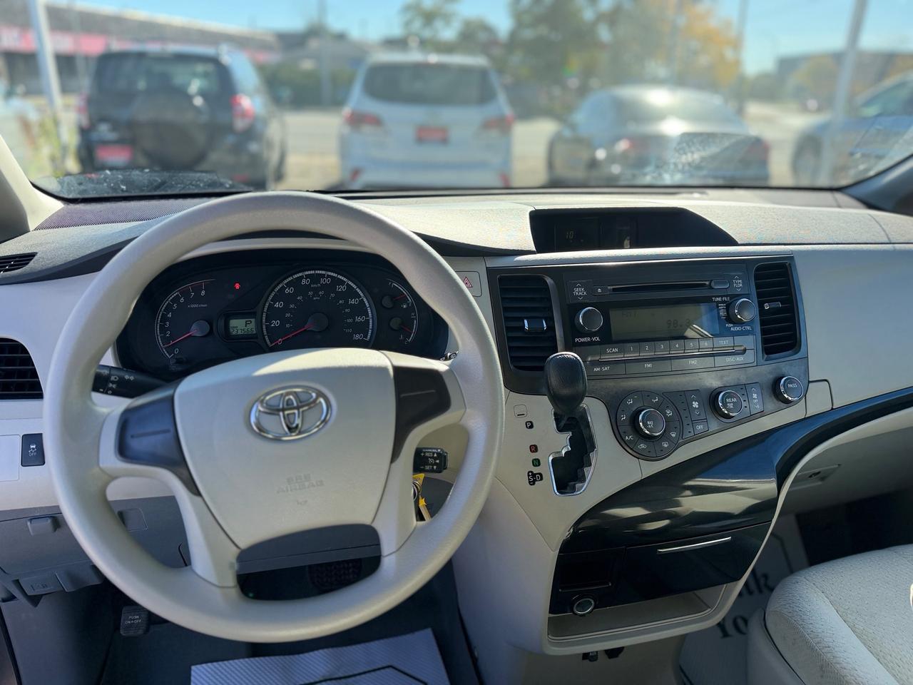 2013 Toyota Sienna LE Photo