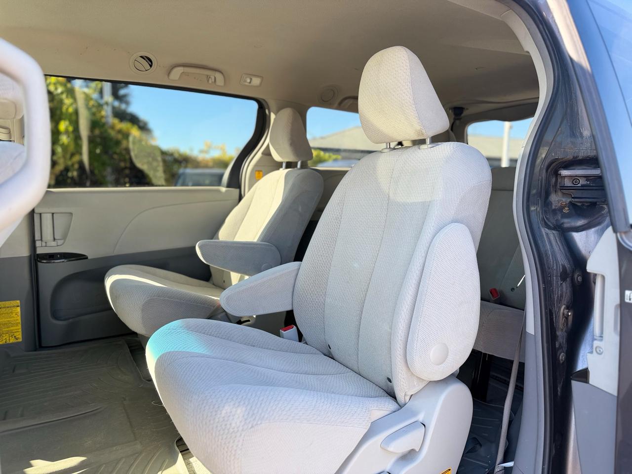 2013 Toyota Sienna LE Photo