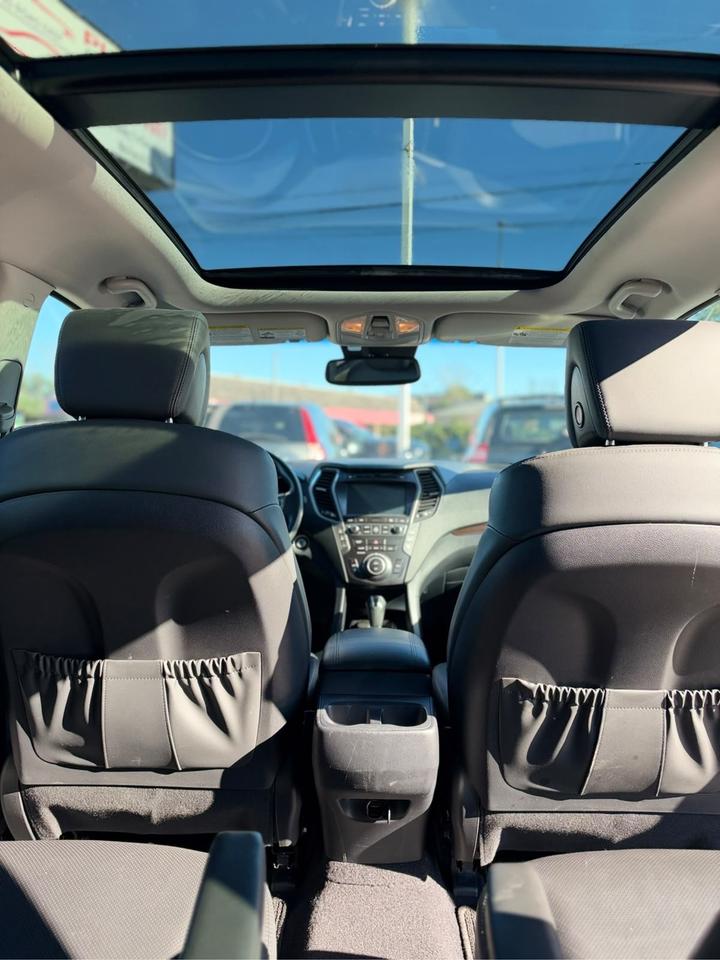 2017 Hyundai Santa Fe XL Luxury Photo