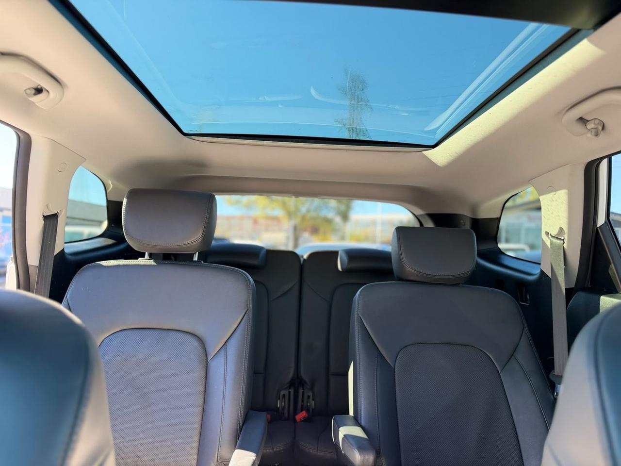 2017 Hyundai Santa Fe XL Luxury Photo