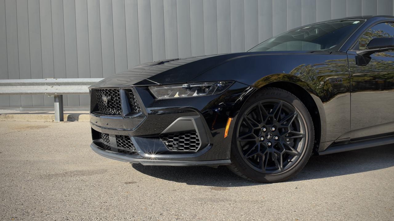 2025 Ford Mustang GT Photo3