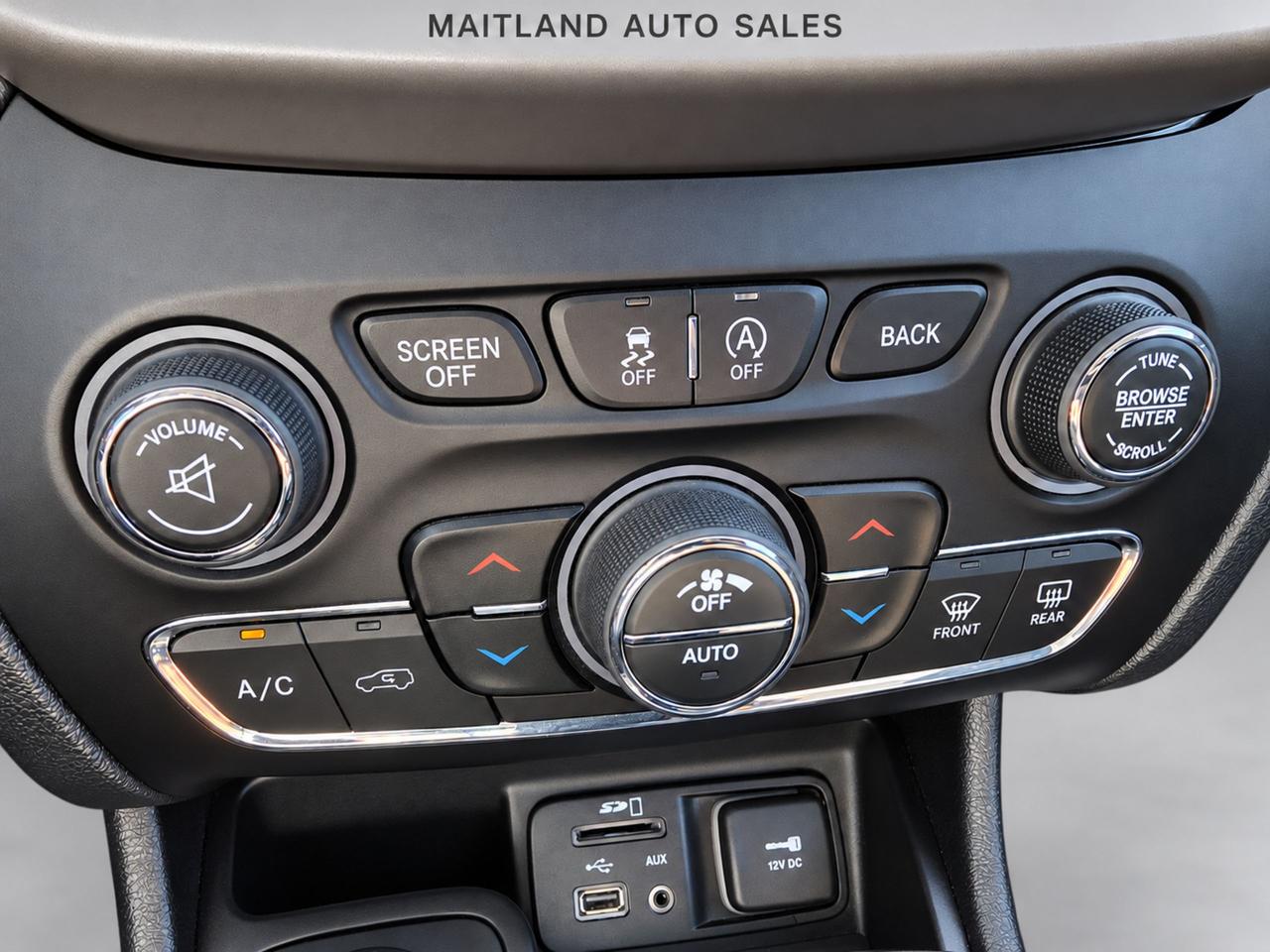 2018 Jeep Cherokee North Photo