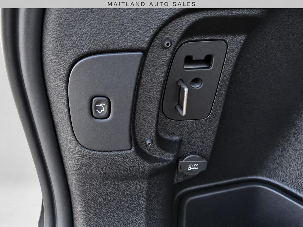 2018 Jeep Cherokee North Photo