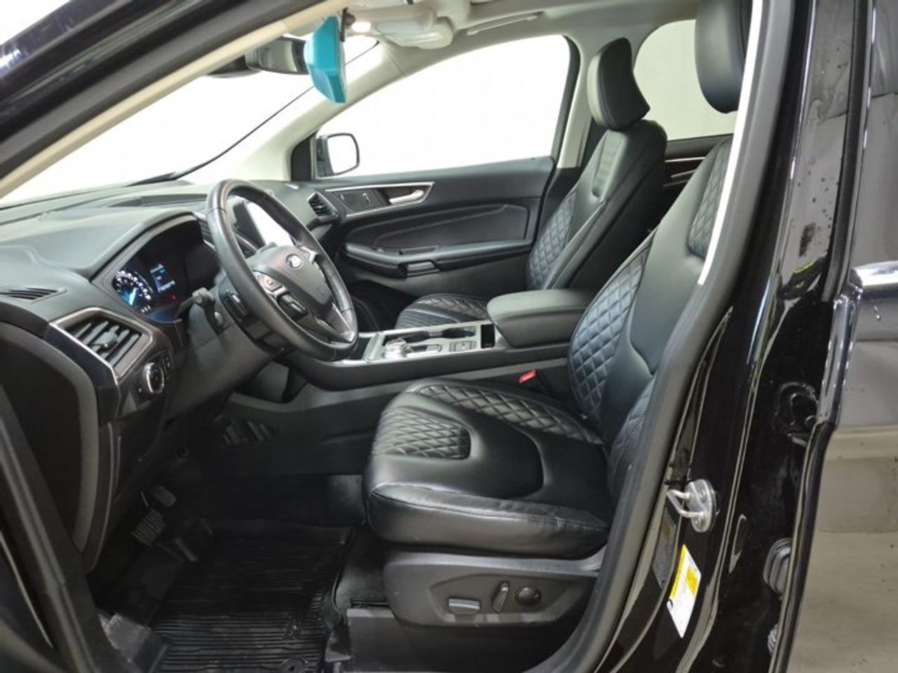 2024 Ford Edge Titanium AWD | Leather | Pano Roof | Heated Seats + Steering | Power Liftgate | Remote Start & More! Photo