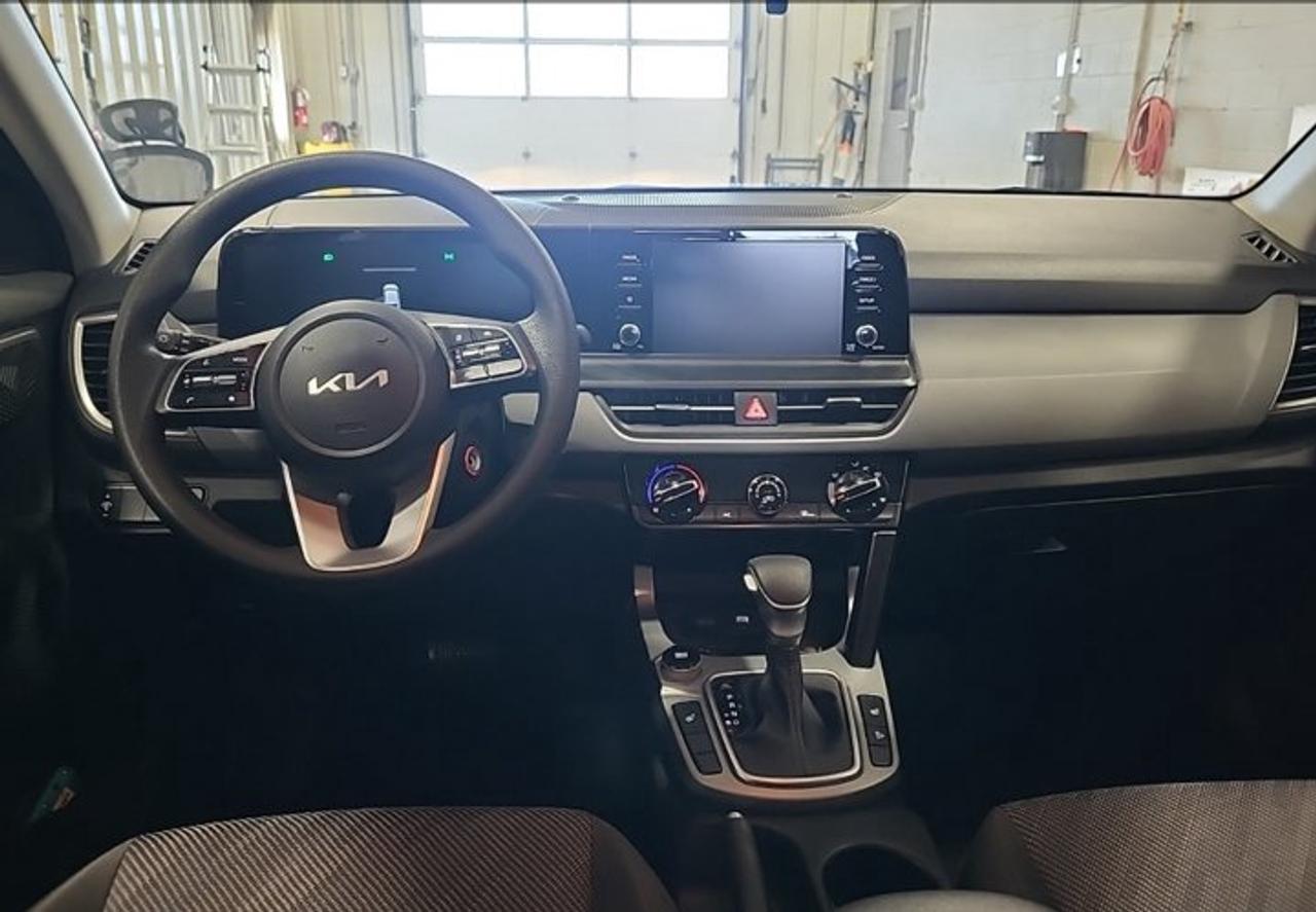 2024 Kia Seltos LX | Heated Seats | CarPlay + Android | Rear Camera | and More ! Photo