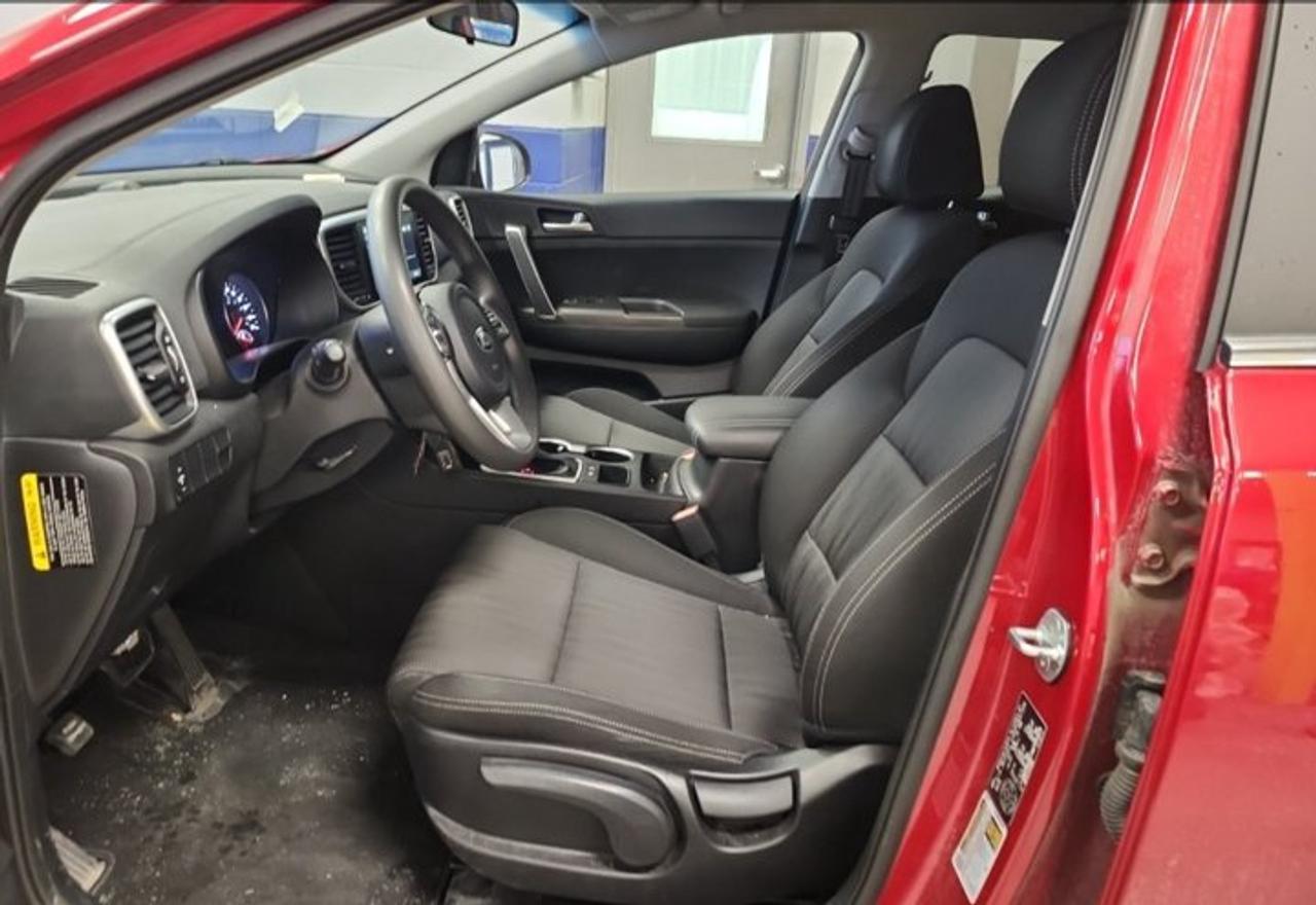 2021 Kia Sportage LX | Heated Seats | CarPlay + Android | Rear Camera | and More ! Photo