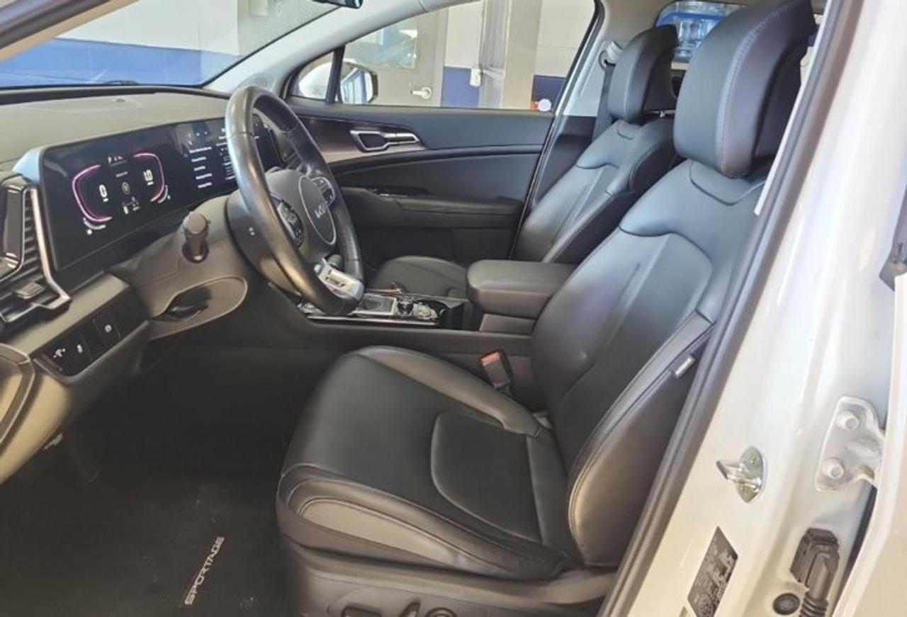 2023 Kia Sportage EX AWD | Leather | Sunroof | Nav | Smart Cruise | Heated Wheel + Seats | Remote Start | and More ! Photo