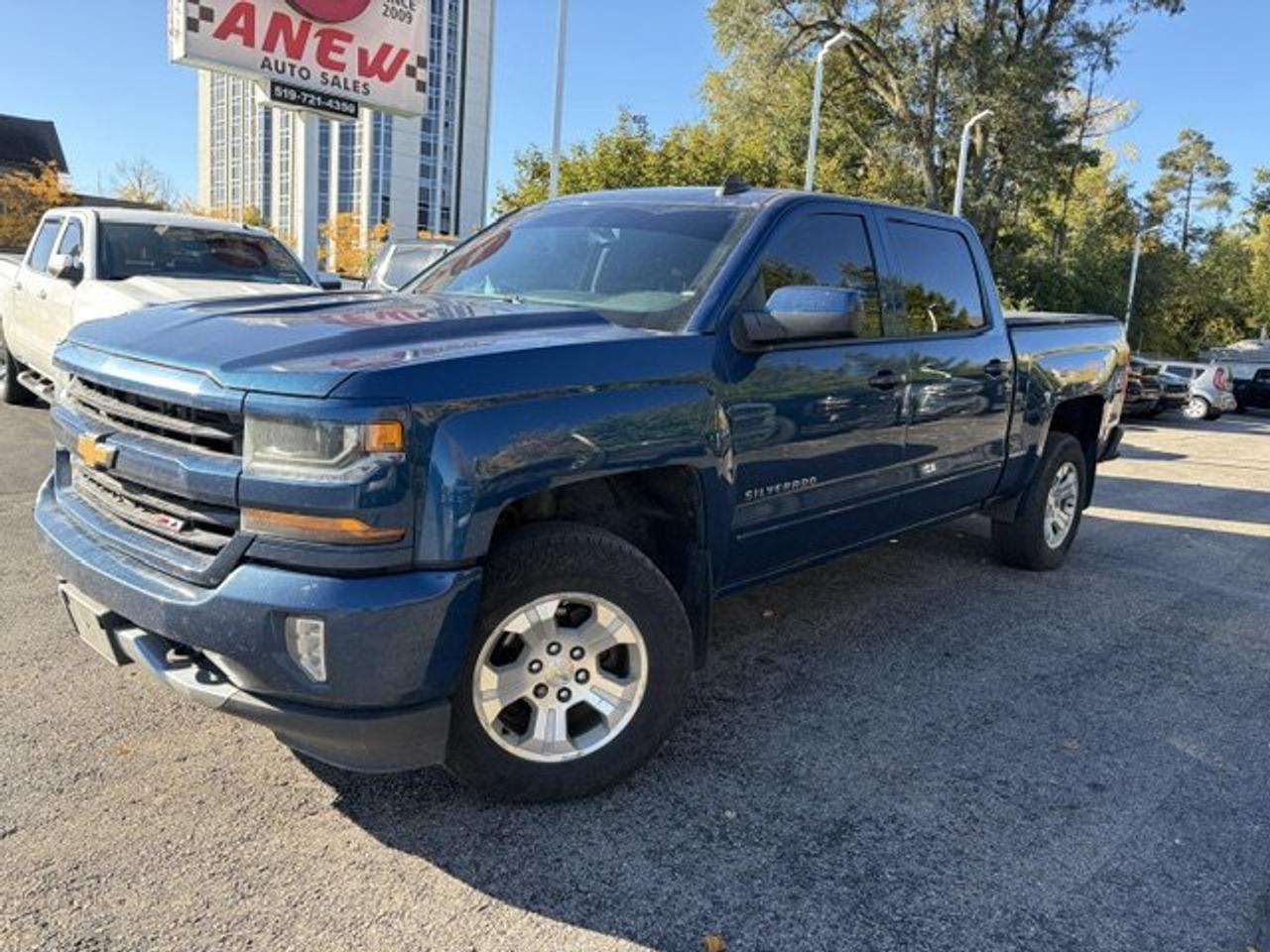 2018 Chevrolet Silverado 1500 Z71 OFF ROAD 1LT crew cab no accidents Photo2