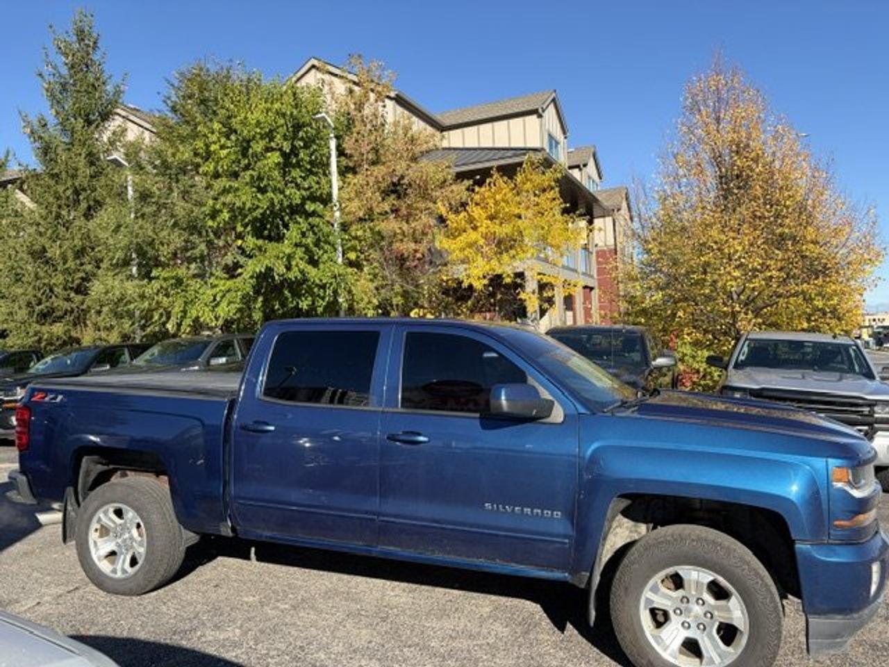 2018 Chevrolet Silverado 1500 Z71 OFF ROAD 1LT crew cab no accidents Photo3