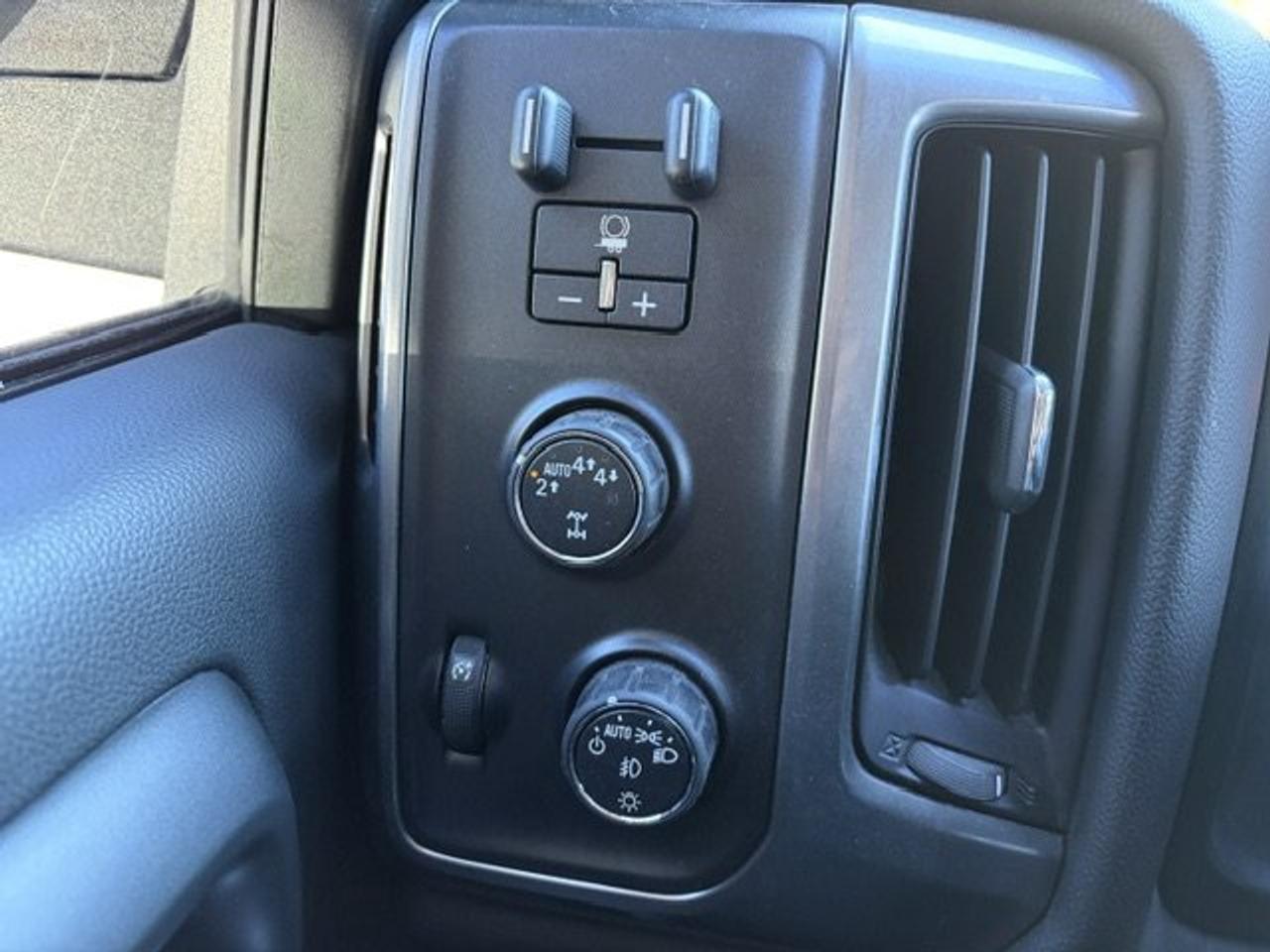 2018 Chevrolet Silverado 1500 Z71 OFF ROAD 1LT crew cab no accidents Photo